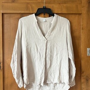 Old Navy Cream Long-Sleeve V-Neck Tunic Top